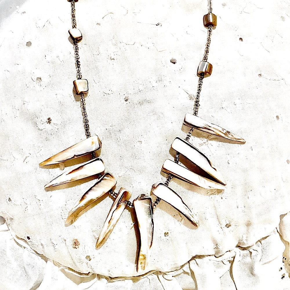 Beautiful white shell and silver necklace 💗